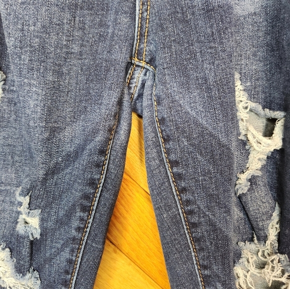 Almost famous size 3 medium wash ripped skinny jeans - Picture 4 of 9